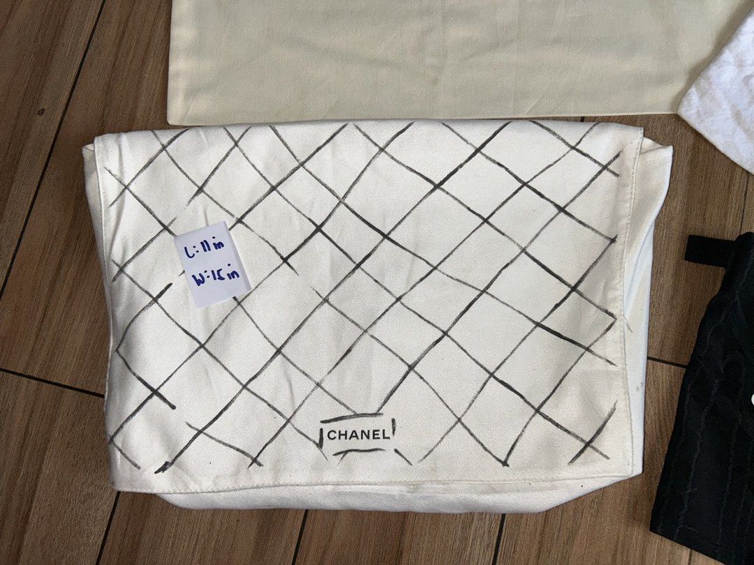 BUNDLE DUST BAG (Category: Purses & Pouches) located in General Santos City (Dadiangas). Submitted by grasya_12 (Listing ID 1467982261, Image 3). Description: BUNDLE DUST BAG - Indicated sa pic yong sizes - some need wash .