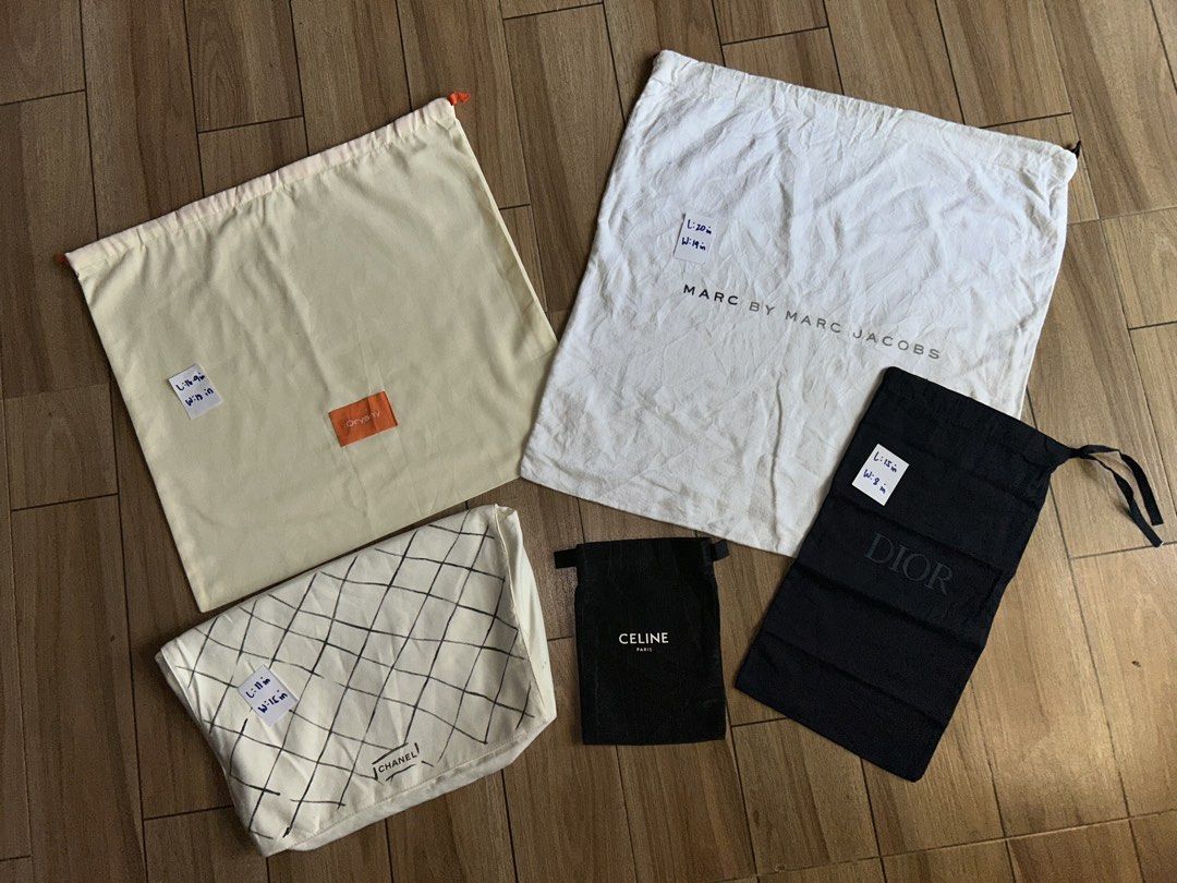 BUNDLE DUST BAG (Category: Purses & Pouches) located in General Santos City (Dadiangas). Submitted by grasya_12 (Listing ID 1467982261, Image 1). Description: BUNDLE DUST BAG - Indicated sa pic yong sizes - some need wash .