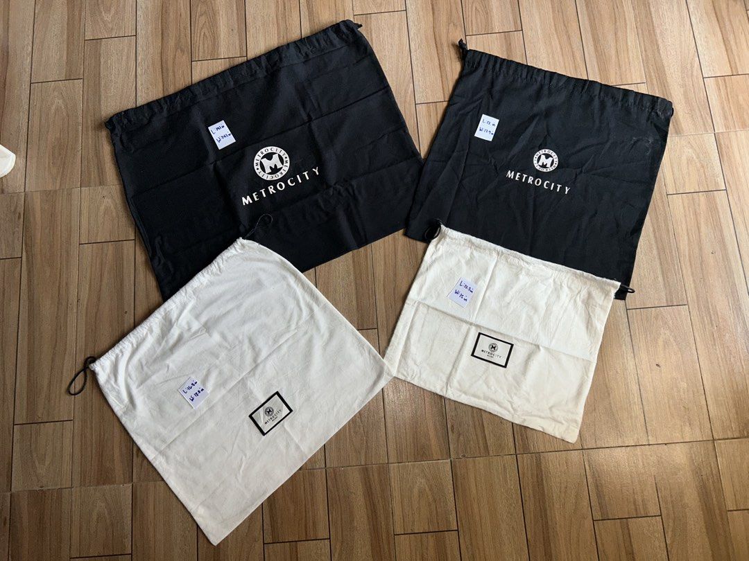 BUNDLE METROCITY DUST BAG (Category: Purses & Pouches) located in General Santos City (Dadiangas). Submitted by grasya_12 (Listing ID 1467939061, Image 1). Description: BUNDLE DUST BAG - Indicated sa pic yong sizes - need wash.