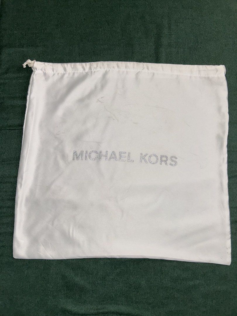 BUNDLE MK DUST BAG (Category: Purses & Pouches) located in General Santos City (Dadiangas). Submitted by grasya_12 (Listing ID 1467939459, Image 2). Description: BUNDLE DUST BAG - Indicated sa pic yong sizes - need wash.