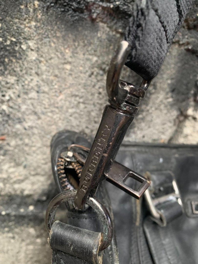 Burberry (Category: Luxury Bags & Wallets) located in Davao. Submitted by terrencefinds (Listing ID 1467984236, Image 3). Description: Can fit laptop leather black label burberry Issue nasa pic still in presentable conditio.