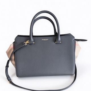 (Category: ) located in . Submitted by fascinating.bag.mall (Listing ID 1467902267, Image 1). Description: .