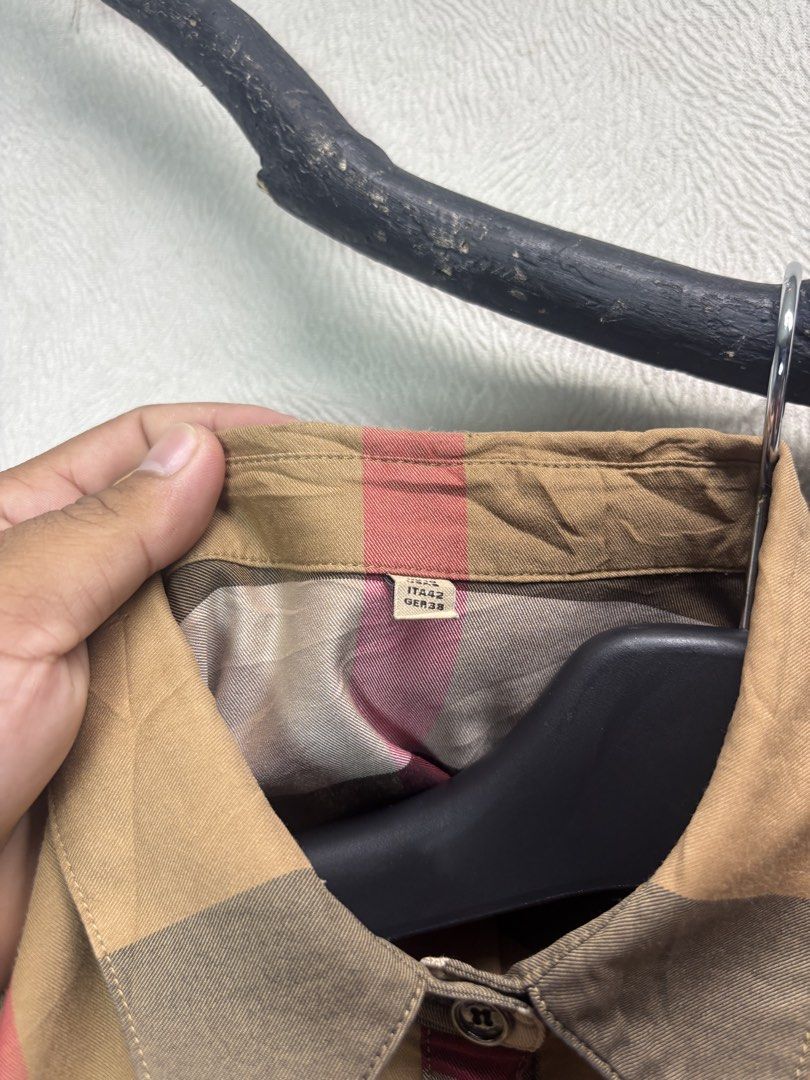 Burberry Plaid LS Buttondown (Category: Shirts) located in Baybay. Submitted by thrift.ed2023 (Listing ID 1467999114, Image 3). Description: Burberry LS Buttondown Large 20x27 No Issue Need Wash Good as New .