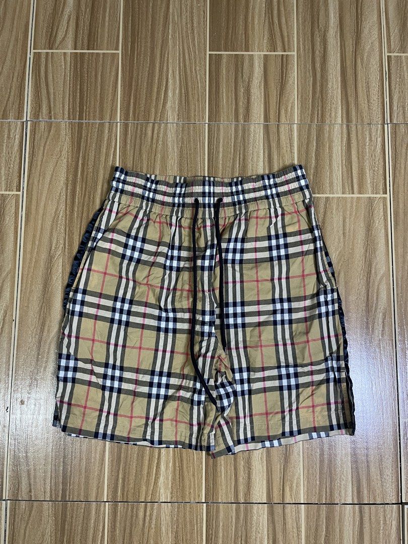 Burberry plaid short (Category: Luxury Apparel) located in Naga. Submitted by black-market00 (Listing ID 1468000616, Image 1). Description: Waist 26 to 34 Lenght 17 No issue.