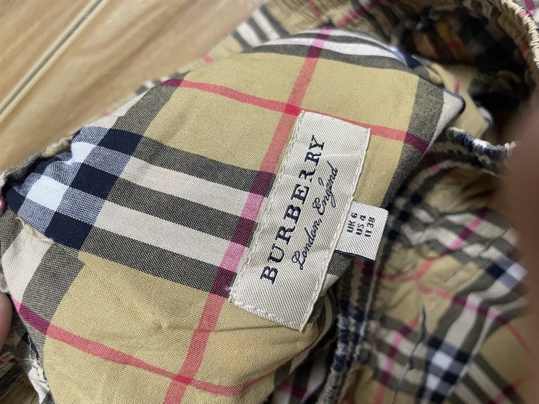 Burberry plaid short (Category: Luxury Apparel) located in Naga. Submitted by black-market00 (Listing ID 1468000616, Image 2). Description: Waist 26 to 34 Lenght 17 No issue.