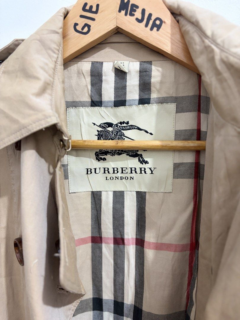 Burberry Trench Coat (Category: Luxury Apparel) located in Bayambang. Submitted by frugal_vouge (Listing ID 1467848285, Image 3). Description: Issue see last pic.