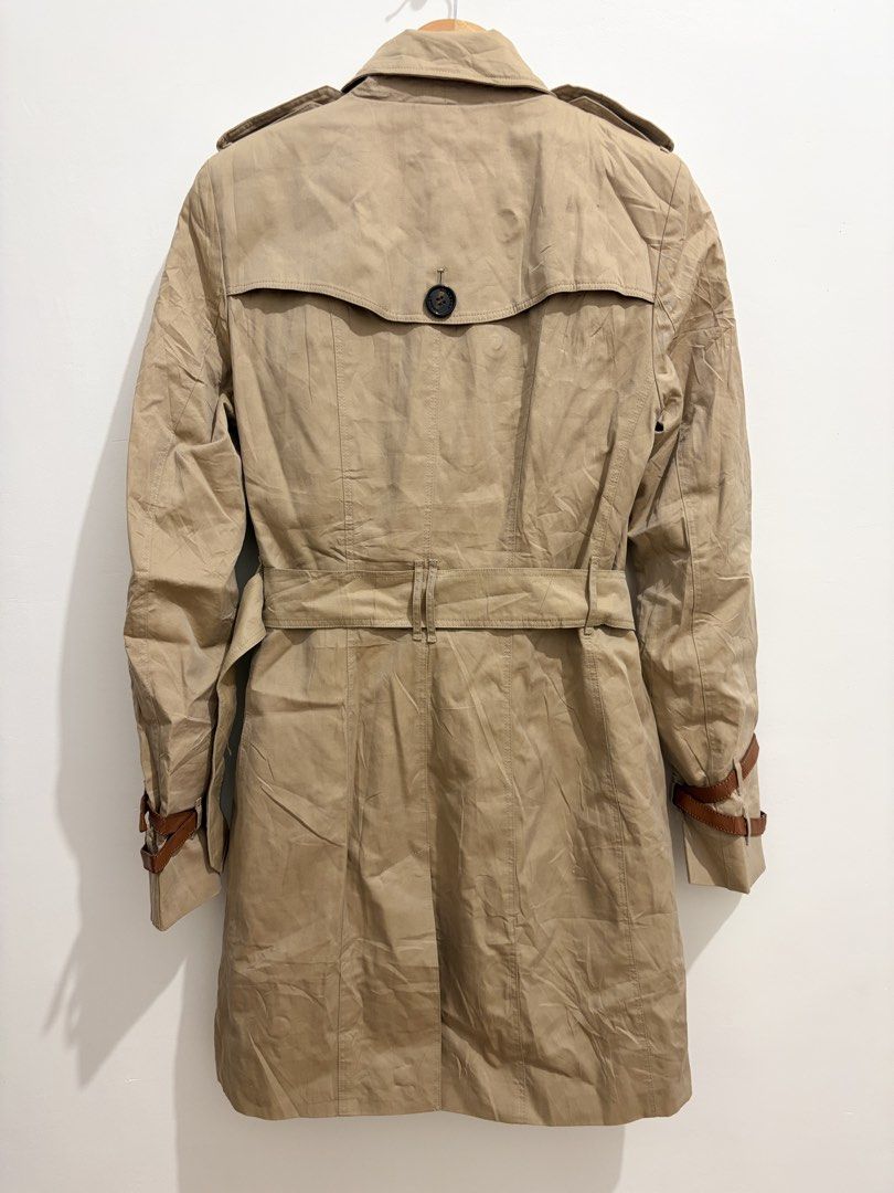 Burberry Trench Coat (Category: Luxury Apparel) located in Bayambang. Submitted by frugal_vouge (Listing ID 1467848285, Image 2). Description: Issue see last pic.