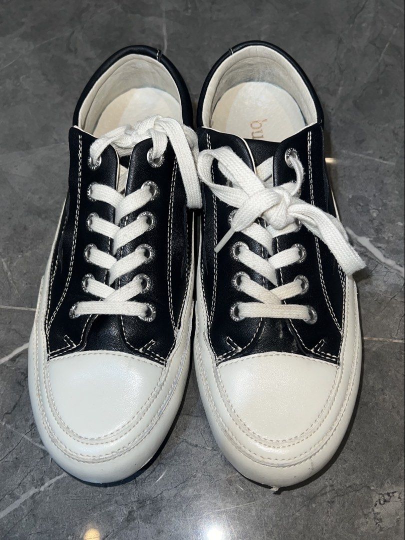 Bussola Water Repellent Leather Lace-Up Sneakers (Black Combination) (Category: Sneakers) located in Quezon City. Submitted by prelovedbynana.9 (Listing ID 1467084771, Image 1). Description: Regular Price: ¥ 16,280 = ₱ 6,463.14 Discounted Price: ₱4,000 (negotiable) Minor Damages & Dirt (can still be cleaned).
