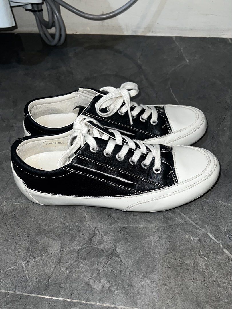 Bussola Water Repellent Leather Lace-Up Sneakers (Black Combination) (Category: Sneakers) located in Quezon City. Submitted by prelovedbynana.9 (Listing ID 1467084771, Image 2). Description: Regular Price: ¥ 16,280 = ₱ 6,463.14 Discounted Price: ₱4,000 (negotiable) Minor Damages & Dirt (can still be cleaned).