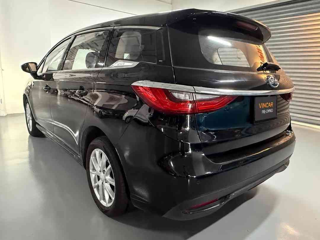 BYD e6 Electric [71.7 kWh] (A) (Category: Used Cars) located in Singapore. Submitted by vincar_pre-owned (Listing ID 1466202023, Image 2). Description: 8y/500k km battery warranty. 1 owner. Perfect MPV for whole family with comfortable legroom space and ample boot space. Contact us today to arrange a viewing at the V1ncar pre-owned showroom now! Features: Powered by electric motor with blade battery mated to single speed transmission producing 93