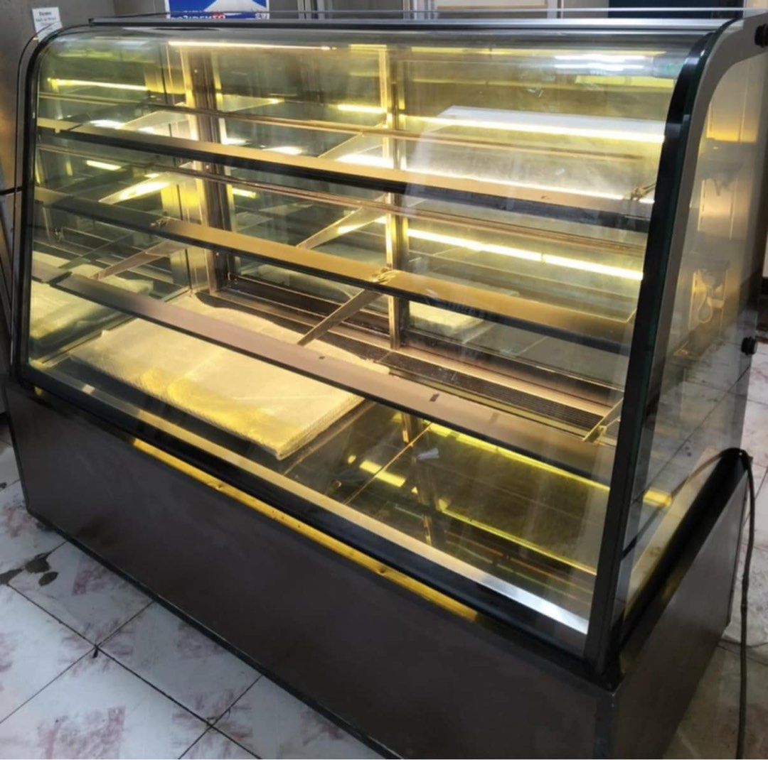 Cake chiller (Category: Refrigerators and Freezers) located in Caloocan City. Submitted by isaiah_143 (Listing ID 1467952154, Image 1). Description: Cake chiller 6ft by 5ft Curve type Good working Second hand .