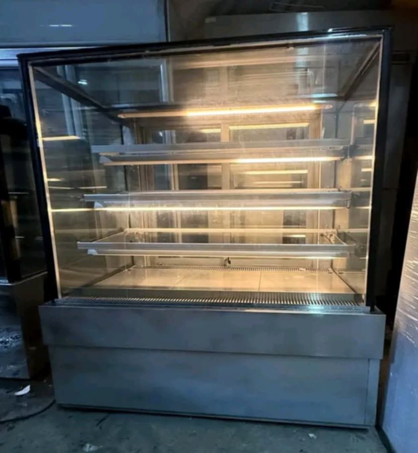 Cake chiller (Category: Refrigerators and Freezers) located in Caloocan City. Submitted by isaiah_143 (Listing ID 1467952752, Image 1). Description: Cake chiller 4ft by 4.5ft Box type Good working Second hand .