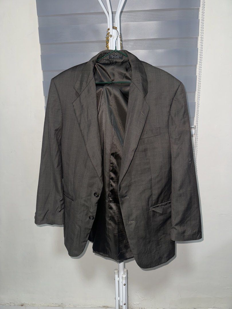 Cambridge Members 100% Pure Wool Grey Blazer Suit Jacket (Category: Coats, Jackets and Outerwear) located in La Trinidad. Submitted by prelovedandfindsbyji (Listing ID 1467931200, Image 1). Description: - Brand: Cambridge Members - Color: Dark Grey - Material: 100% Pure Wool (Made in Korea) - Closure: Two-button front - Features: Interior pockets and smooth black inner lining - Style: Classic vintage, ideal for formal or smart casual wear - Care:
