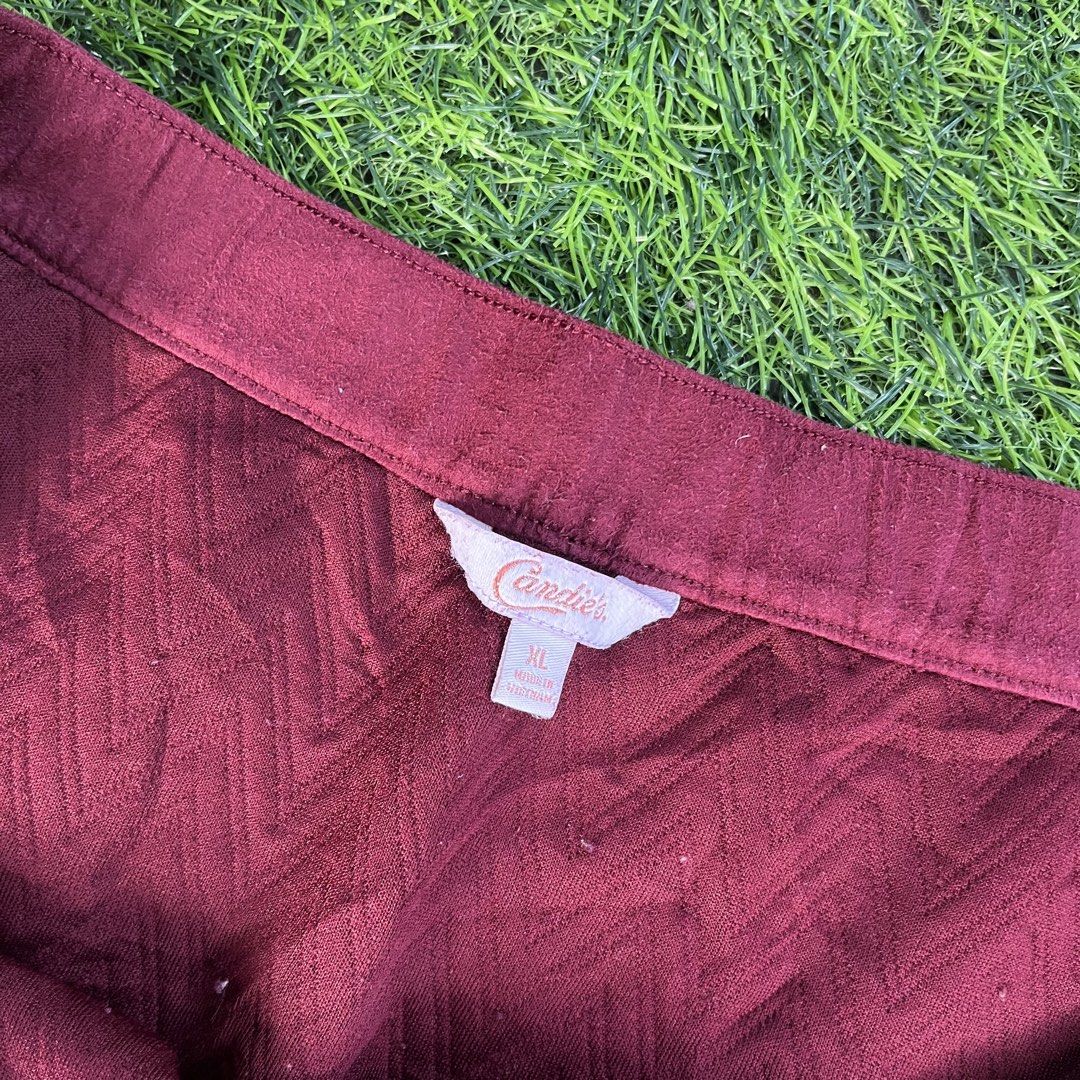 Candie's Maroon Chevron Pattern Skirt XL (Category: Skirts) located in Cuyapo. Submitted by Ashtyn.Pre.Loved (Listing ID 1467846252, Image 3). Description: - Brand: Candie's - Size: XL - Color: Maroon - Pattern: Textured chevron throughout - Waistband: Elastic for comfort - Silhouette: Structured flare shape - Origin: Made in Vietnam.