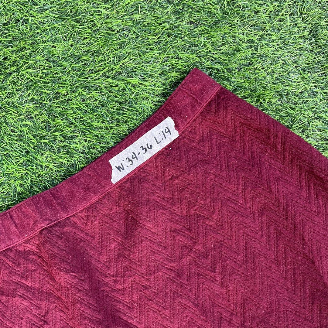 Candie's Maroon Chevron Pattern Skirt XL (Category: Skirts) located in Cuyapo. Submitted by Ashtyn.Pre.Loved (Listing ID 1467846252, Image 2). Description: - Brand: Candie's - Size: XL - Color: Maroon - Pattern: Textured chevron throughout - Waistband: Elastic for comfort - Silhouette: Structured flare shape - Origin: Made in Vietnam.