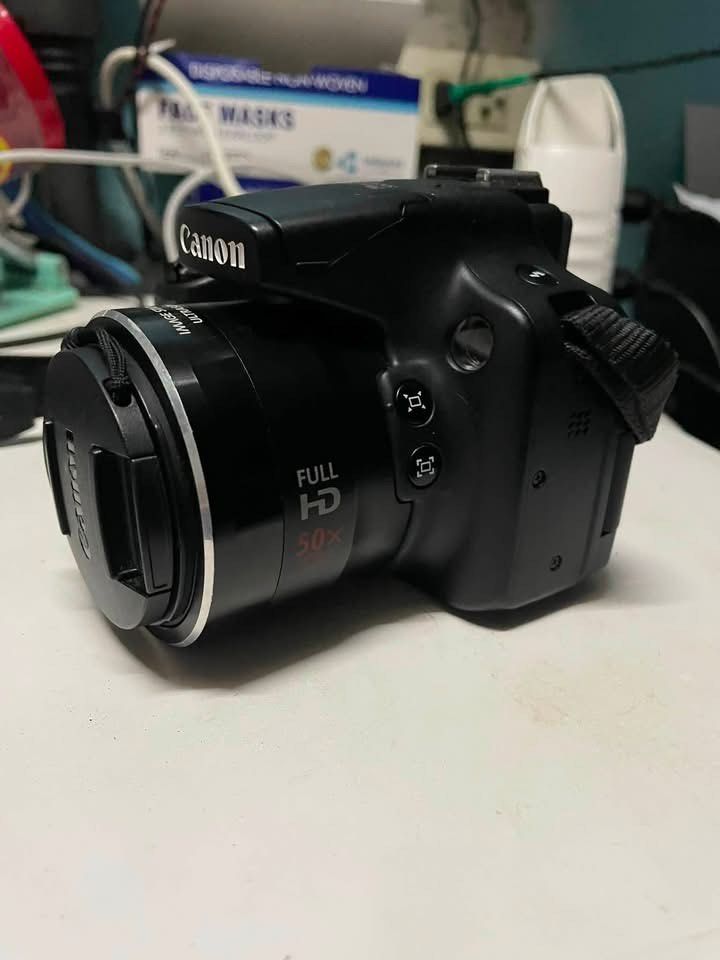 Canon Powershot SX50 HS (Category: Cameras) located in Manila. Submitted by lucheeeng (Listing ID 1468020302, Image 2). Description: RUSH !! OPEN FOR BARGAINING Inclusions: Camera Bag Canon CD Transcend SD Card (32GB).