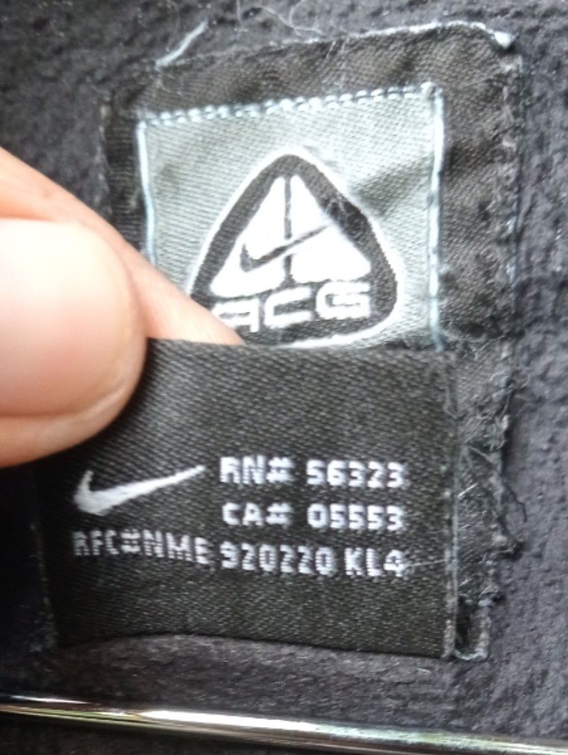 Caots, Jacket (Category: Coats, Jackets and Outerwear) located in Manila. Submitted by kevin_thrift1417 (Listing ID 1467938744, Image 2). Description: Nike ACG Thermal Fit Jacket Goodcondition Color rate9/10.