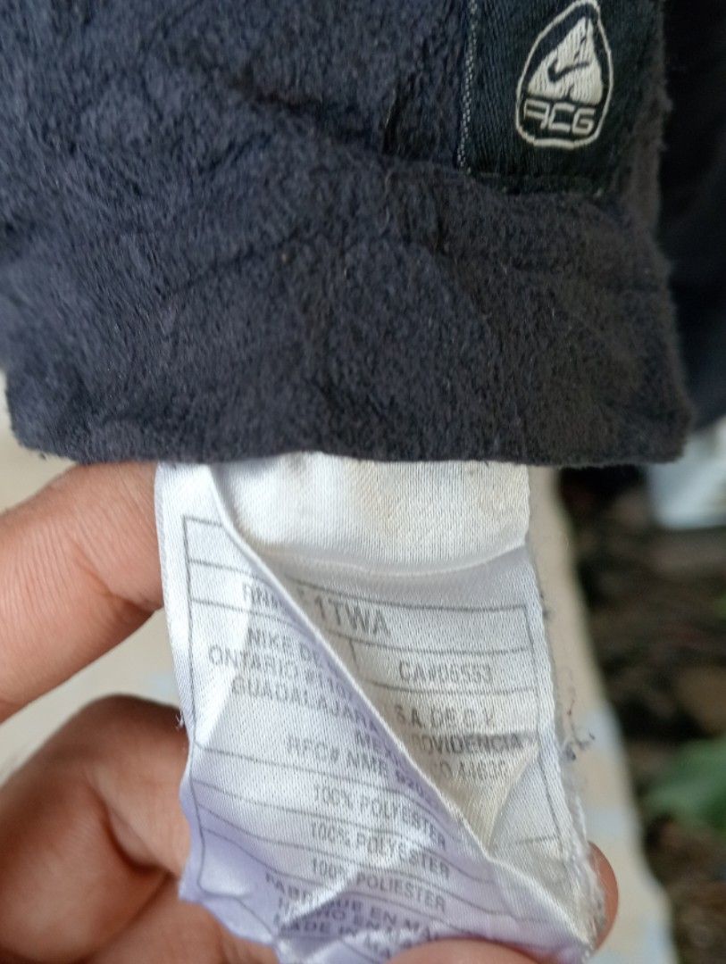 Caots, Jacket (Category: Coats, Jackets and Outerwear) located in Manila. Submitted by kevin_thrift1417 (Listing ID 1467938744, Image 3). Description: Nike ACG Thermal Fit Jacket Goodcondition Color rate9/10.