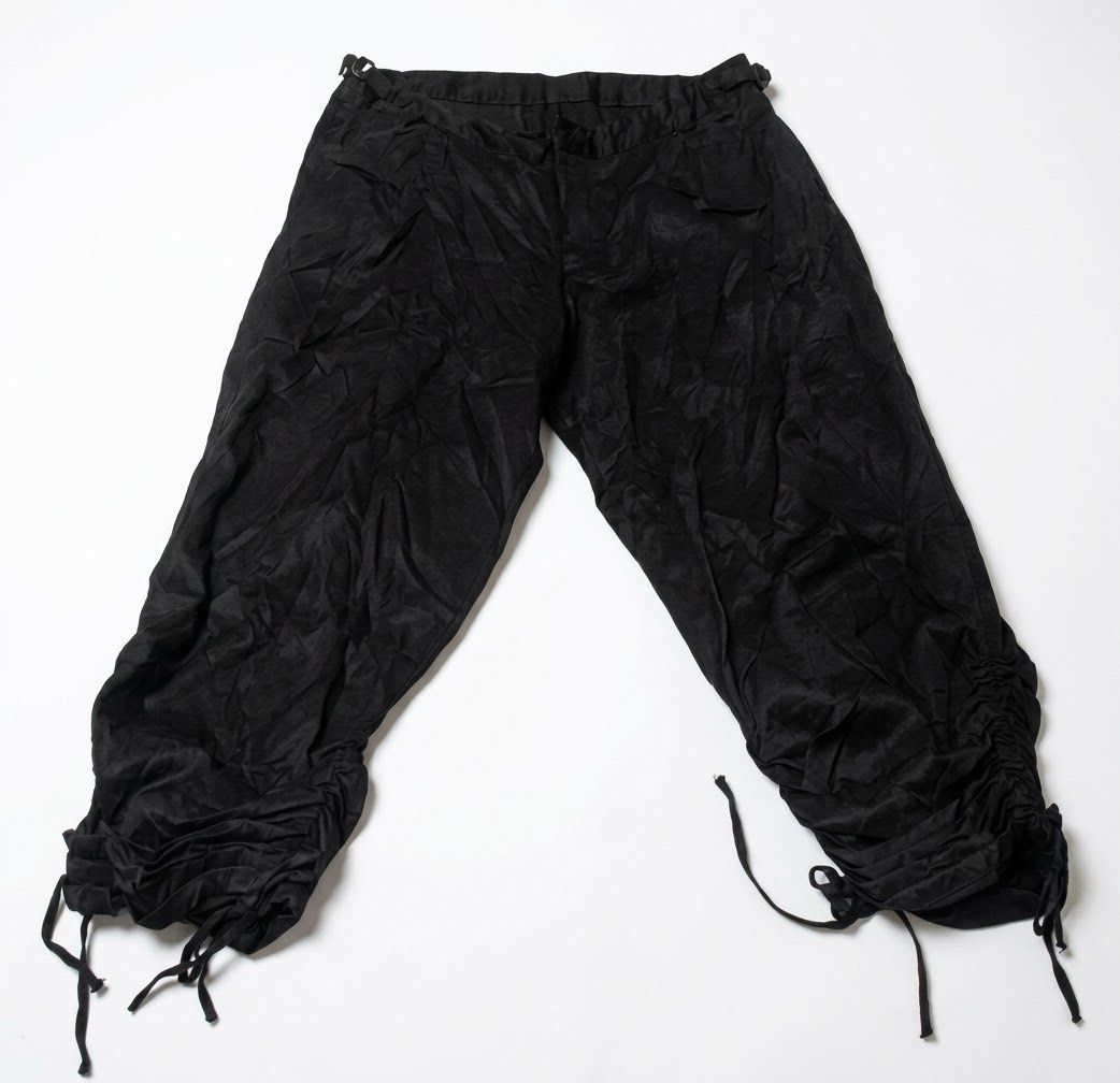 Capri Pants (Category: Jeans) located in Cagayan de Oro. Submitted by zarelthrift (Listing ID 1467971302, Image 1). Description: Black Capri Pants Size: 28inch L: 26inch Delivery via J&T.