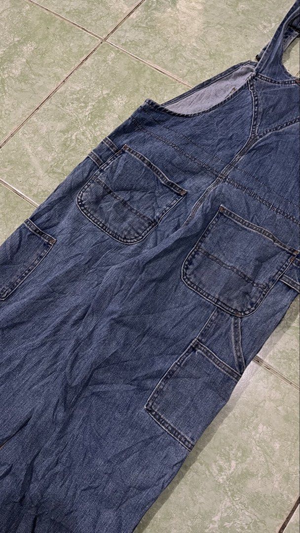 Carhartt carpenter Jumper (Category: Luxury Apparel) located in Manila. Submitted by veabianca (Listing ID 1467894690, Image 3). Description: Carhartt carpenter Jumper Size height 5’7 6’0 Waistline 35-36 length 41 Excellent condition No issue .