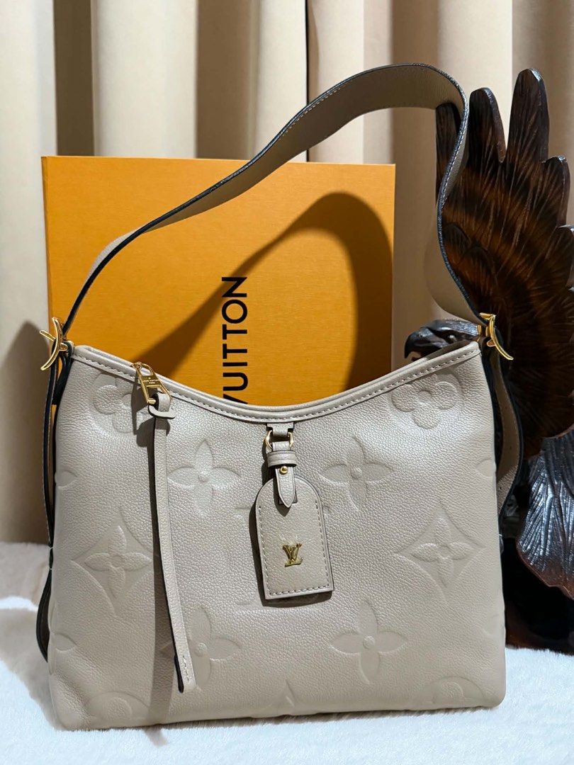 ❣️CarryAll Mm Microchip ❣️ (Category: Shoulder Bags) located in Manila. Submitted by annmacalua (Listing ID 1467849647, Image 1). Description: What u see is what u get!🥰.