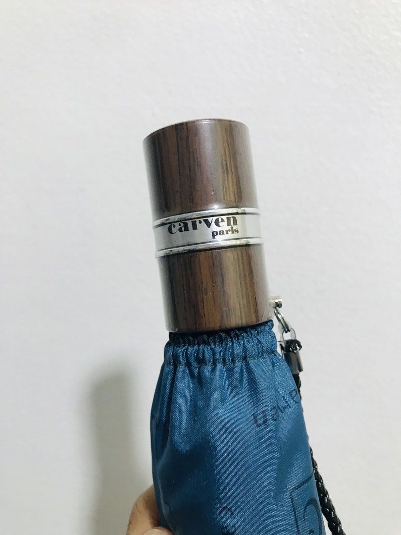 CARVEN UMBRELLA (Category: Umbrellas) located in Gamu. Submitted by 2022bagsbunny (Listing ID 1468008064, Image 2). Description: .