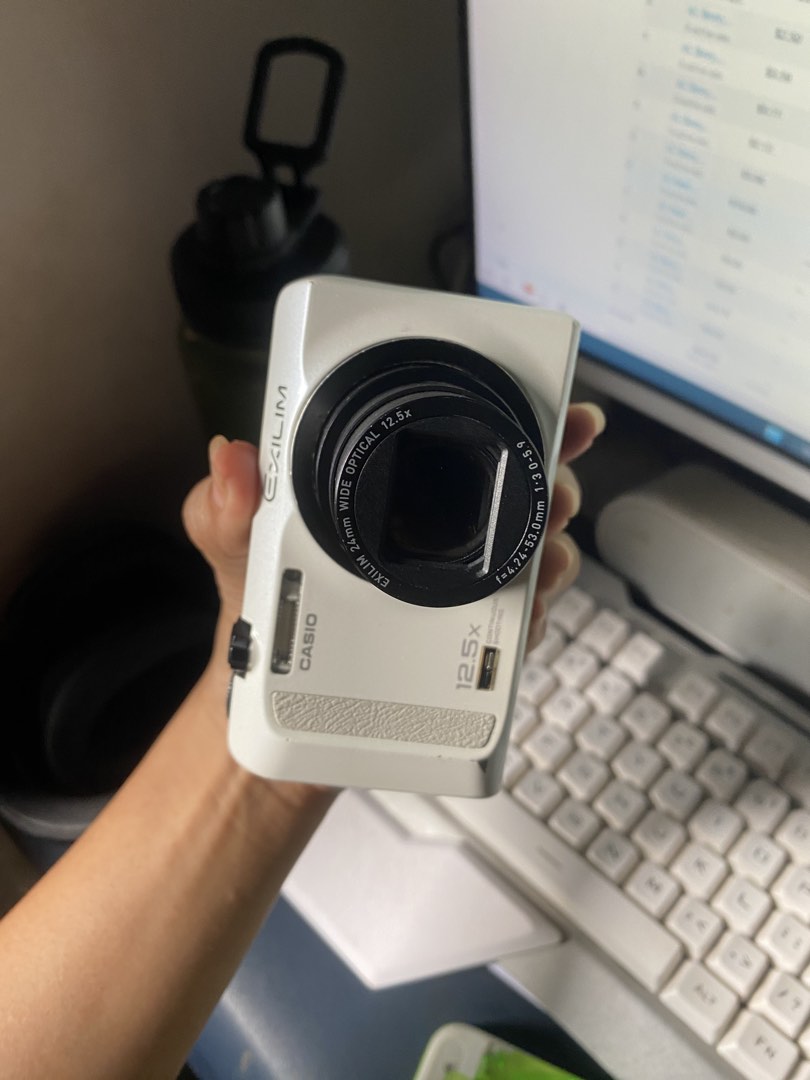 Casio Exilim EX-ZR200 Digital Camera, Photography, Cameras on Carousell