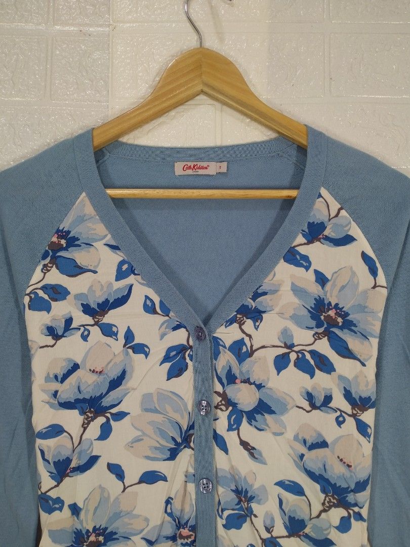 CATH KIDSTON CARDIGAN (Category: Coats, Jackets and Outerwear) located in Baguio. Submitted by dansteals (Listing ID 1468039001, Image 2). Description: 22 X 19 small.