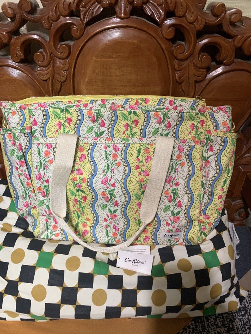 Cath Kidston Tote bag/sling bag (Category: Tote Bags) located in General Trias. Submitted by vpshoppe (Listing ID 1467991859, Image 1). Description: Cath Kidston Tote bag/with strap brandnew floral design L-11 inches/28 cm/width l-17 inc/44cm wide-3 1/2 inc/9cm with tag for sure buyer only .