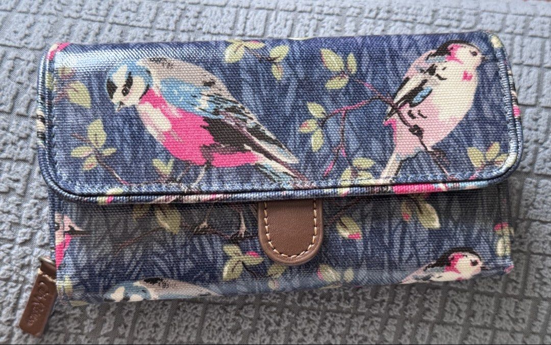 Cath Kidston Tri-fold Wallet (Category: Wallets & Card holders) located in Mandaluyong City. Submitted by axos723 (Listing ID 1468023118, Image 1). Description: ➡️Please read item description carefully below (click read more 👇) ➡️Personal Preloved ➡️Item is AVAILABLE ➡️1-Day Reservation only ➡️First to pay gets the item ➡️For SURE BUYERS only please. -Price: P 480+ SF -Brand: Cath Kidston -Dimension (Approx in cm) : L 17x W 9, Thickness-3.5 -Col