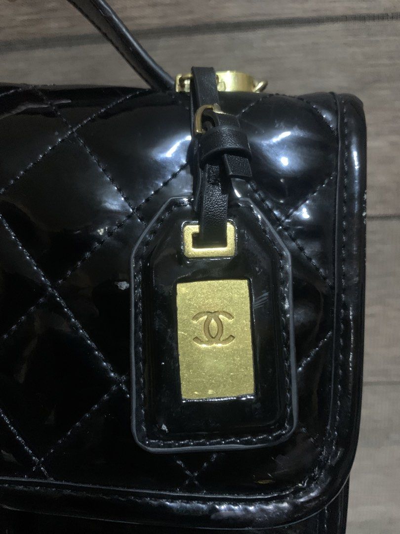 CC Quilted Patent Memory School Tophandle Bag (Category: Cross-body Bags) located in Aliaga. Submitted by ukaybags2428 (Listing ID 1467938014, Image 2). Description: Small No issue With holo sticker and microchip n.