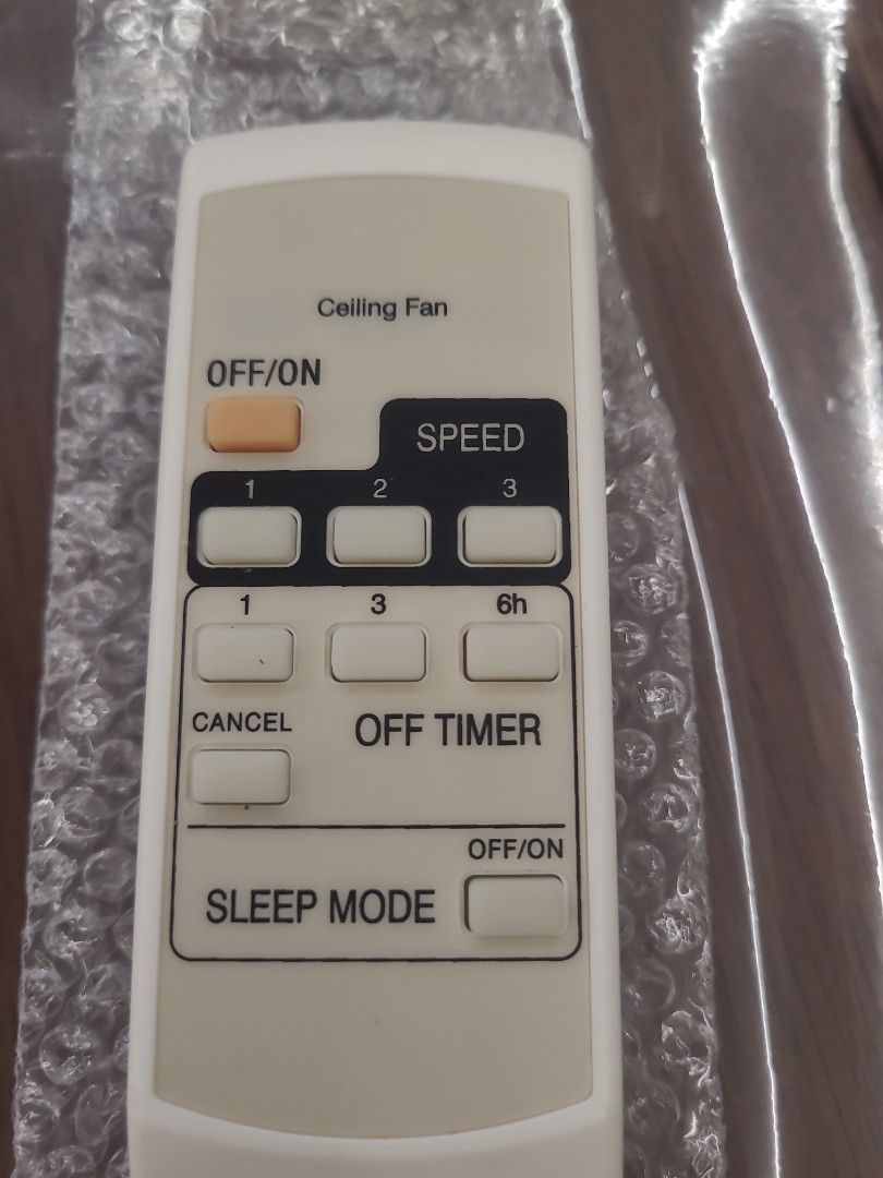Ceiling fan controller (Category: Fans) located in Singapore. Submitted by timeattack (Listing ID 1467968527, Image 1). Description: 1 for 6$ 2 for 10$.