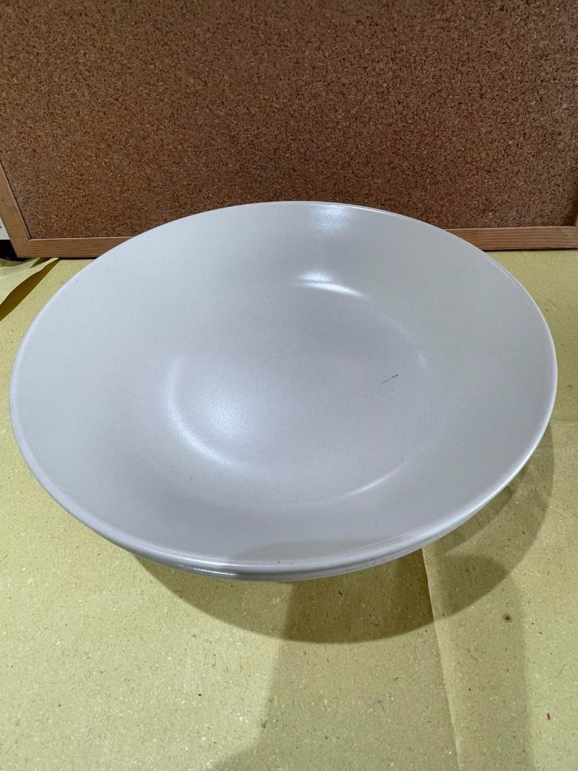 Ceramic Salad Bowl (Category: Dinnerware & Cutlery) located in Quezon City. Submitted by foxsquaredeals (Listing ID 1467918157, Image 1). Description: Size: 22cm 2pcs available P100/pc MOP: Gcash/Bank Transfer.