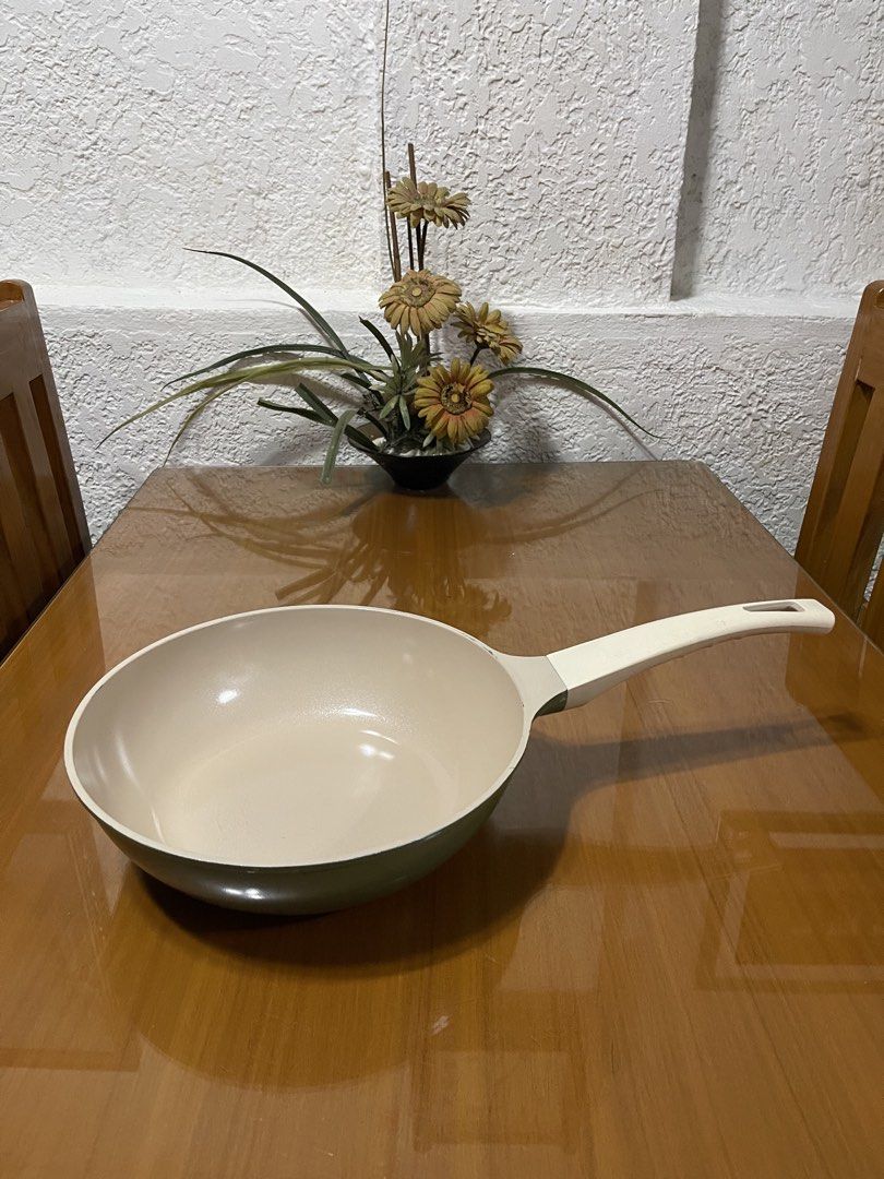 Ceramic Wok Pan 26cm (Category: Cookware & Accessories) located in Quezon City. Submitted by doublelkitchenware (Listing ID 1467873252, Image 1). Description: Ceramic Wok Pan Made in Vietnam 26x7.5cm Gas and electric only Minimal sign of usage Pick up or shipping via lalamove Provincial 🚚j&t Novaliches Qc .