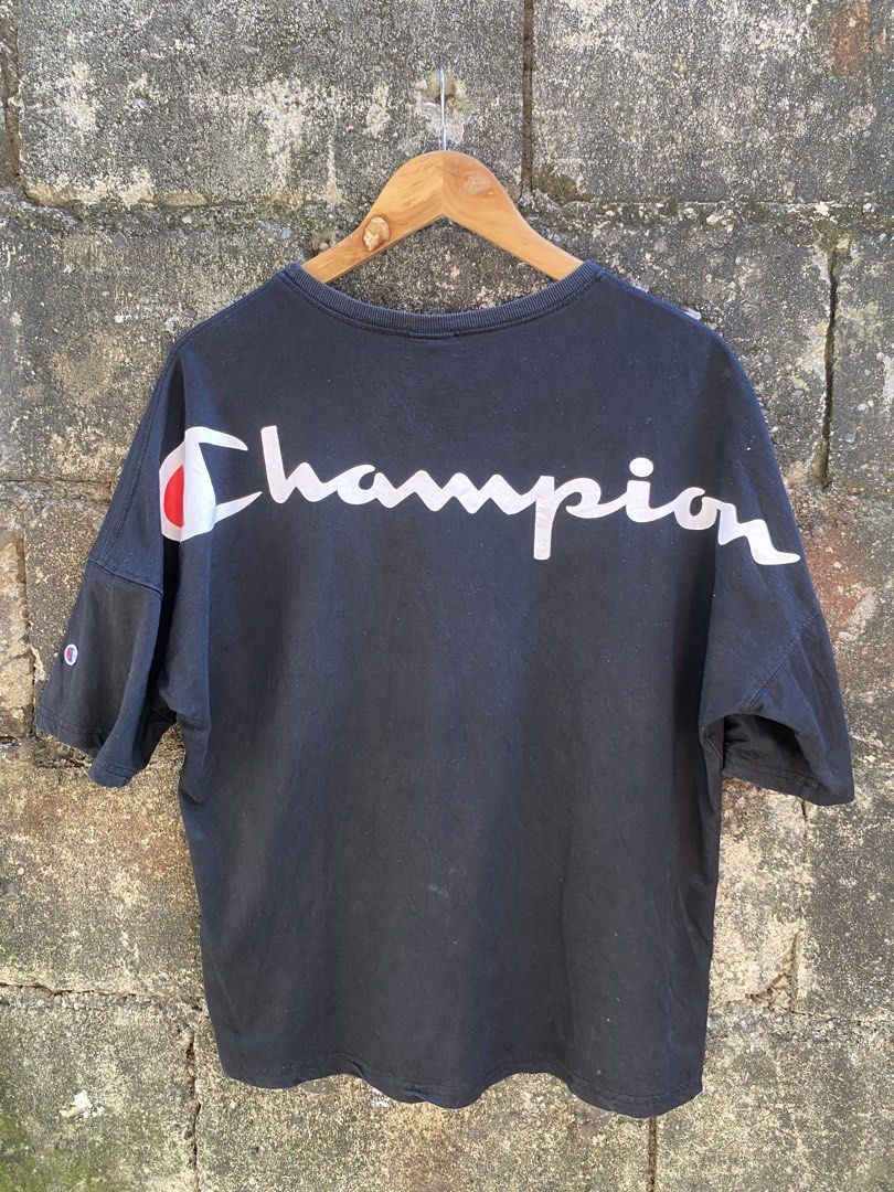 Champion Big Script (Category: Activewear) located in Munoz. Submitted by lilyyy32211 (Listing ID 1467843092, Image 2). Description: Boxy Fit.