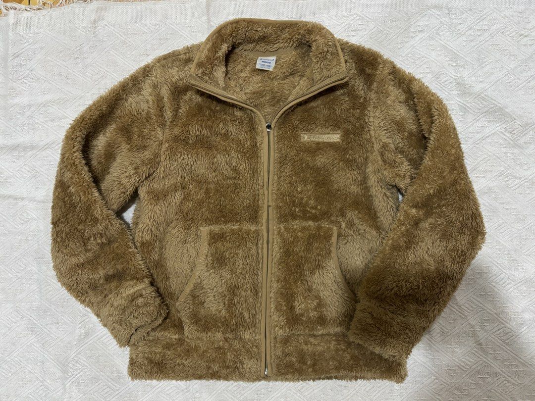 Champion Teddy Winter Jacket (Category: Coats, Jackets and Outerwear) located in Caloocan City. Submitted by chleeo.lscn (Listing ID 1467901301, Image 1). Description: need wash.