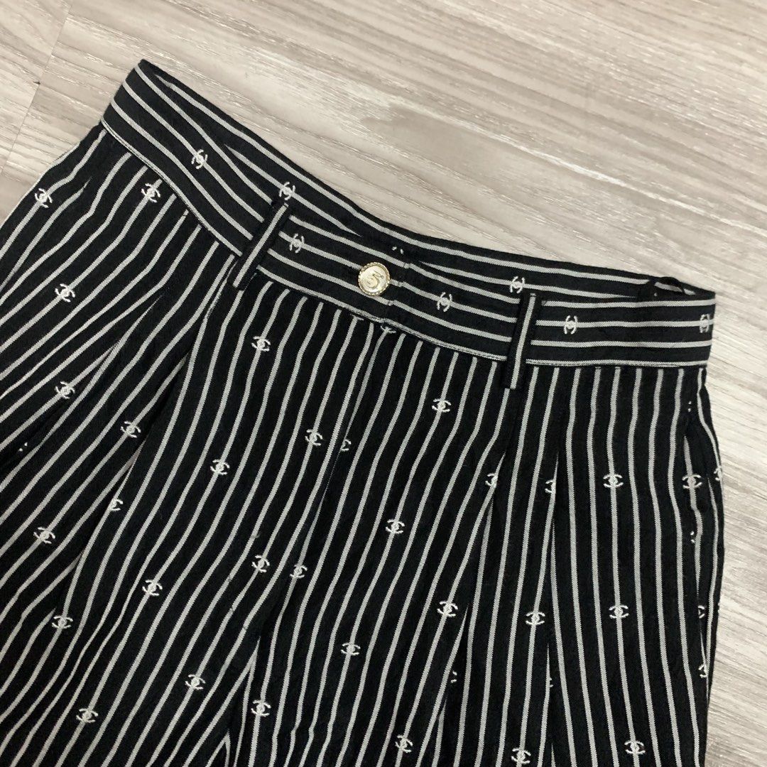 Chanel (Category: Luxury Apparel) located in Cavite. Submitted by yobubsss (Listing ID 1468052550, Image 3). Description: Size 29w 41L 12Leg Good condition Issue cut tag .
