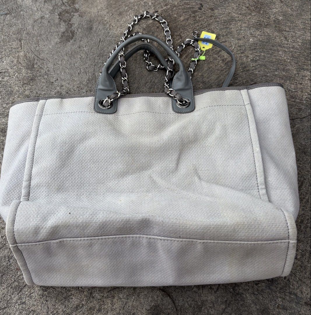 Chanel Canvas (Category: Shoulder Bags) located in Baguio. Submitted by thriftedbaguio (Listing ID 1467885092, Image 3). Description: Very Good Condition Needs Cleaning Sign of use.