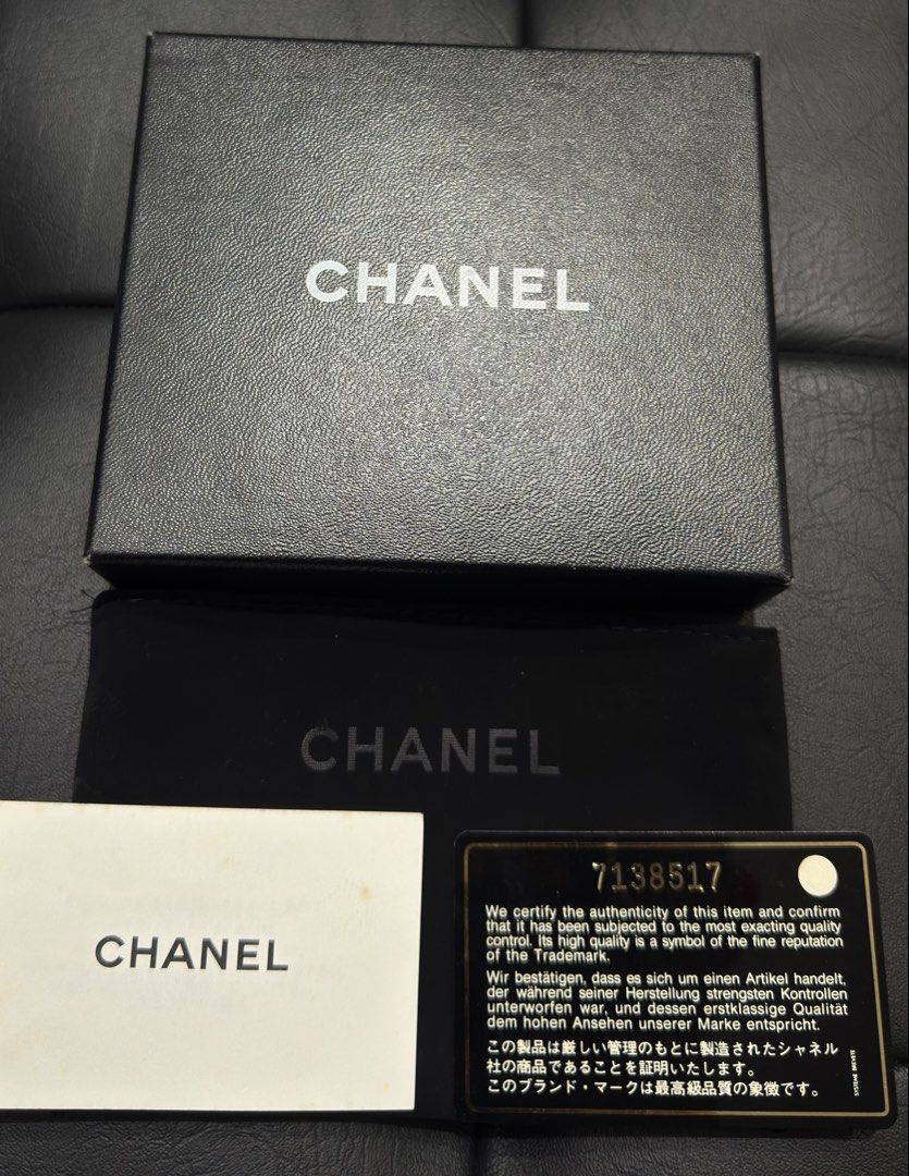 Chanel Caviar Leather Wallet (Category: Wallets & Card holders) located in Pasay City. Submitted by fritz_kickz_2012 (Listing ID 1467941878, Image 2). Description: Chanel Caviar Leather Wallet with Coco Mark in Green Colorway with Authentic Card Box Dust Bag used good condition Onhand.