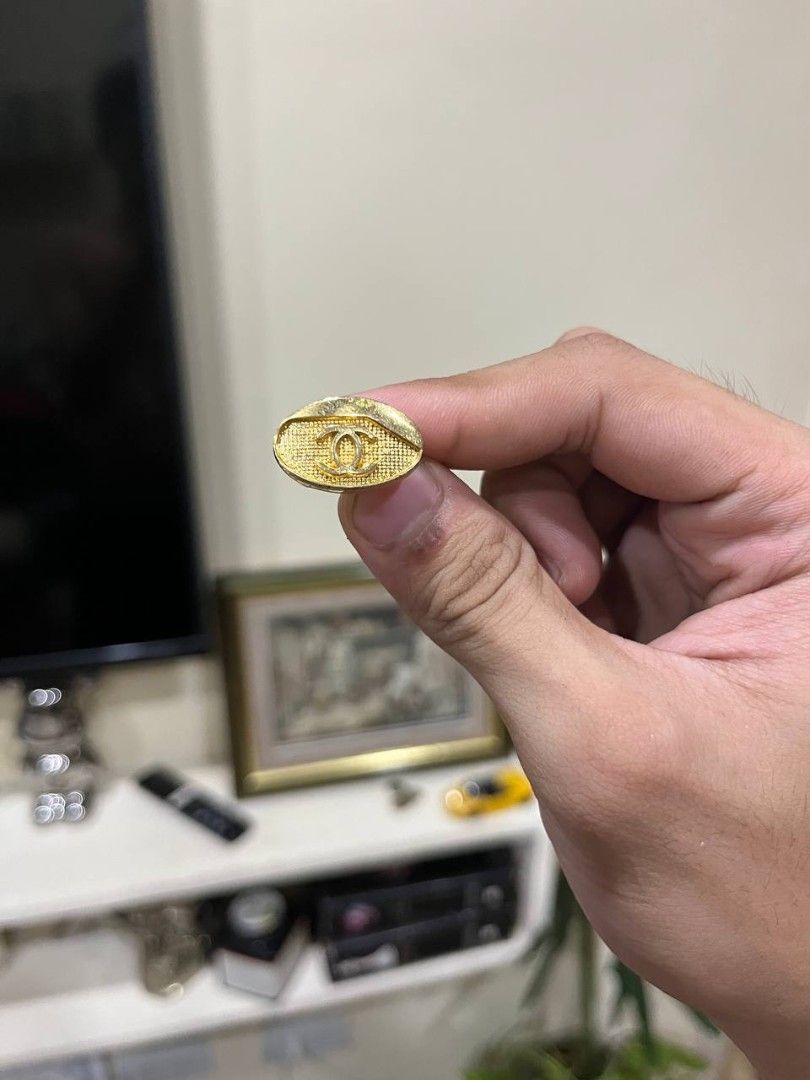 Chanel cufflink (Category: Luxury Apparel) located in Quezon City. Submitted by michypeachyy1 (Listing ID 1467908072, Image 2). Description: 300 plus shipping 1piece only.