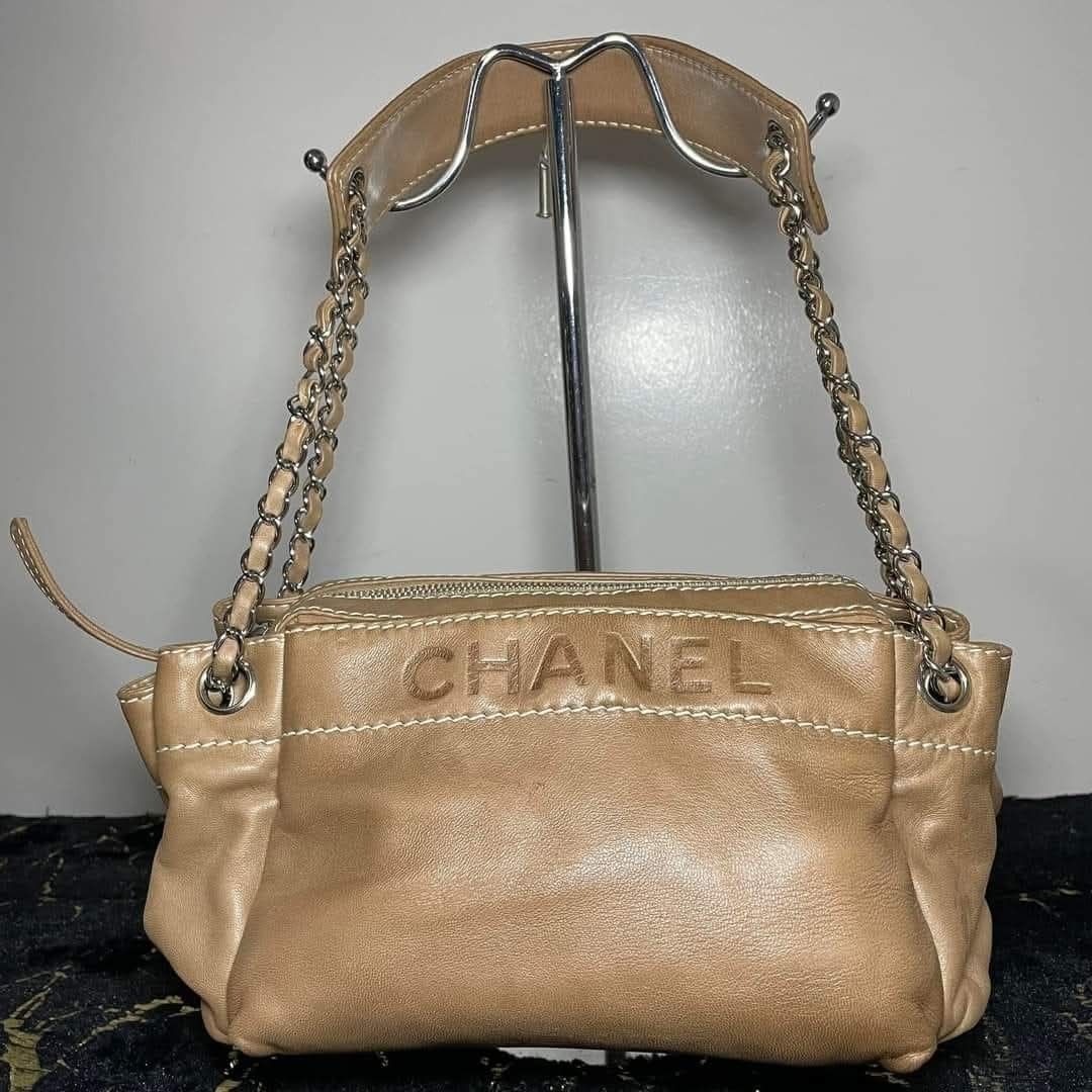 Chanel LAX Accordion Shoulder Bag (Category: Luxury Bags & Wallets) located in Santiago. Submitted by bgoldia (Listing ID 1467929379, Image 1). Description: Pre owned (with ballpen marks) Chanel Shoulder Bag From the 2004-2005 Collection by Karl Vintage Neutrals Lambskin FIXED PRICE.