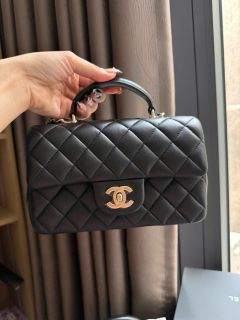 (Category: ) located in . Submitted by thewomanbehindthebrand (Listing ID 1467969403, Image 1). Description: .
