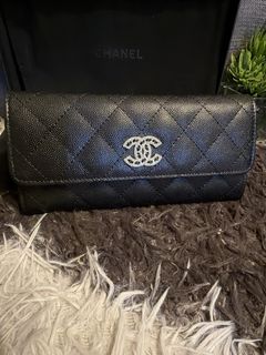 (Category: ) located in . Submitted by cherylbrandedbags (Listing ID 1468020533, Image 1). Description: .
