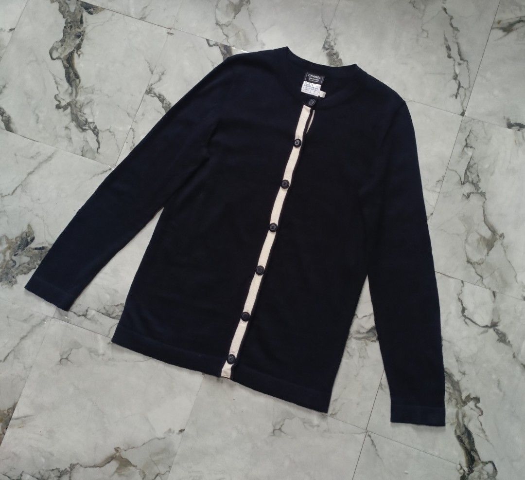 Chanel Uniform Knit Cardigan (Category: Luxury Apparel) located in Bacolod City. Submitted by luxtrend.ph (Listing ID 1467883128, Image 3). Description: Chanel Uniform Knit Cardigan •Photos may vary due to lighting✨ •For Women •Size: Small to Medium can fit •Measurements: 17-18.5W / 25L •Condition: Excellent •Issues: None •Actual Color: Black •Color Rate: 9.8/10 •Complete tags •Stretchable fabric Material •₱rice: 1,880🏷 DM to purchase🛒🛒🛒 Cour