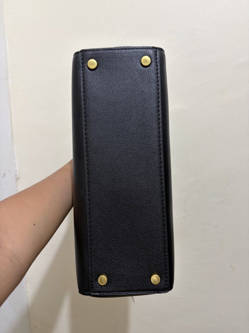 Charles & Keith Mirabelle Structured Top Handle Bag (Category: Shoulder Bags) located in Bulacan. Submitted by cjhyy (Listing ID 1467923502, Image 3). Description: .