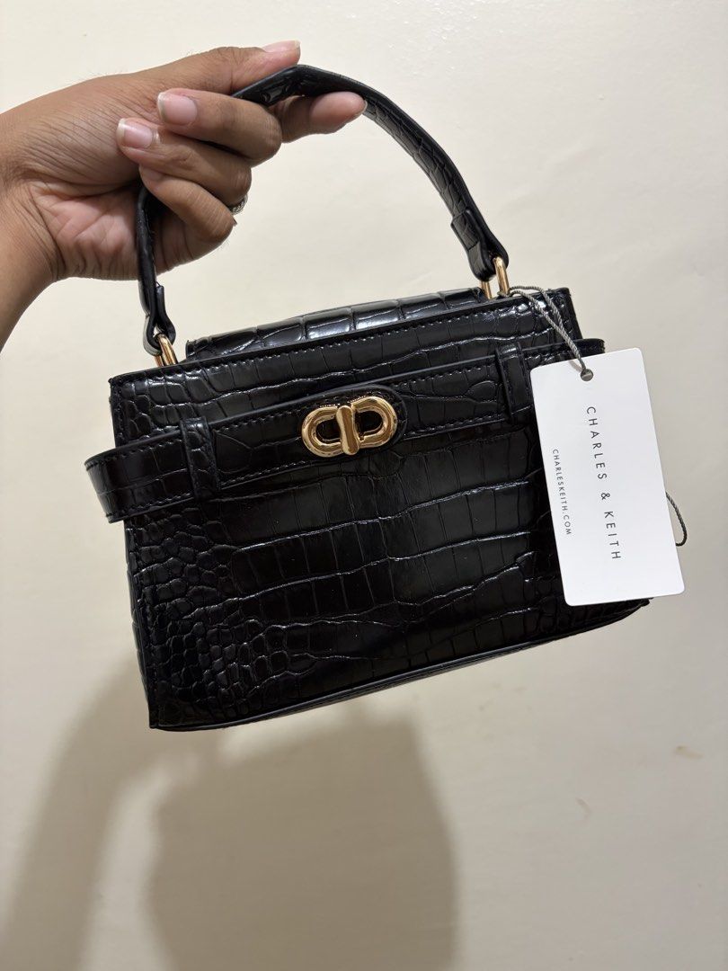 Charles and Keith Aubrielle Croc-Effect Belted Top Handle Bag (Category: Shoulder Bags) located in Bulacan. Submitted by cjhyy (Listing ID 1467922551, Image 1). Description: .