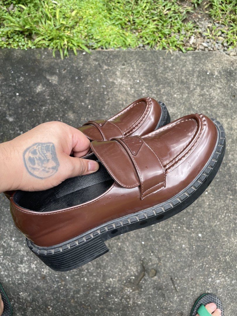 Chesca Women’s Brown Loafers (Category: Loafers) located in Quezon City. Submitted by jose_fuego (Listing ID 1467880409, Image 3). Description: Synthetic leather Size 39 Used once only RFS: wrong size, no receipt for return.