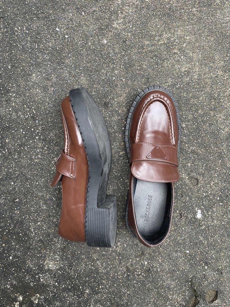Chesca Women’s Brown Loafers (Category: Loafers) located in Quezon City. Submitted by jose_fuego (Listing ID 1467880409, Image 1). Description: Synthetic leather Size 39 Used once only RFS: wrong size, no receipt for return.