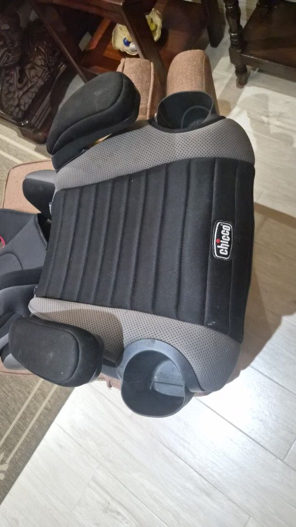 CHICCO GOFIT BOOSTER CARSEAT (Category: Car Seats) located in Manila. Submitted by dkt_online (Listing ID 1467885001, Image 2). Description: .