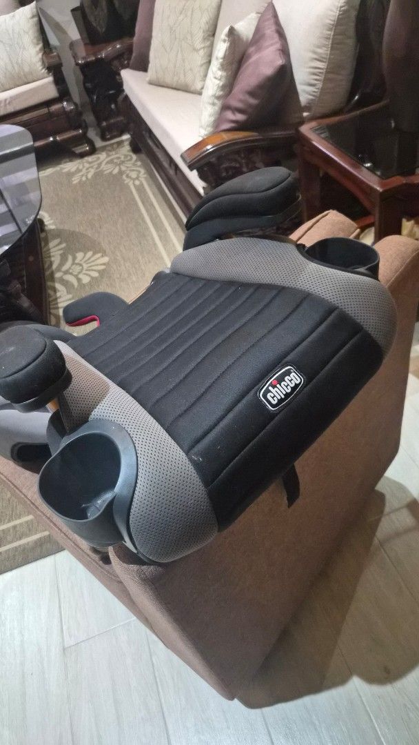 CHICCO GOFIT BOOSTER CARSEAT (Category: Car Seats) located in Manila. Submitted by dkt_online (Listing ID 1467885001, Image 1). Description: .